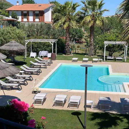 Susanna Degli Ulivi - & Hotel Colonnella