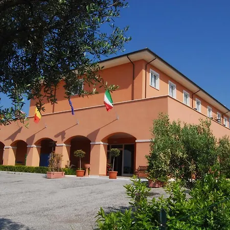 Susanna Degli Ulivi - & Hotel Colonnella