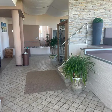 Susanna Degli Ulivi - & Hotel Colonnella