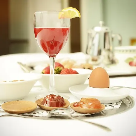 Susanna Degli Ulivi - & Hotel Colonnella