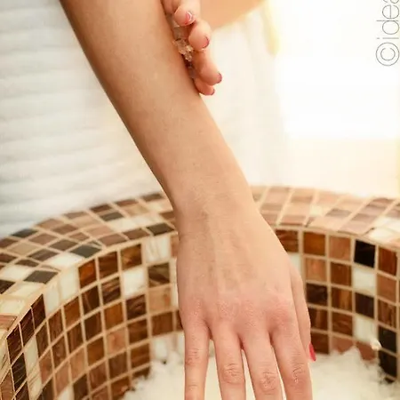 Susanna Degli Ulivi - & Hotel Colonnella